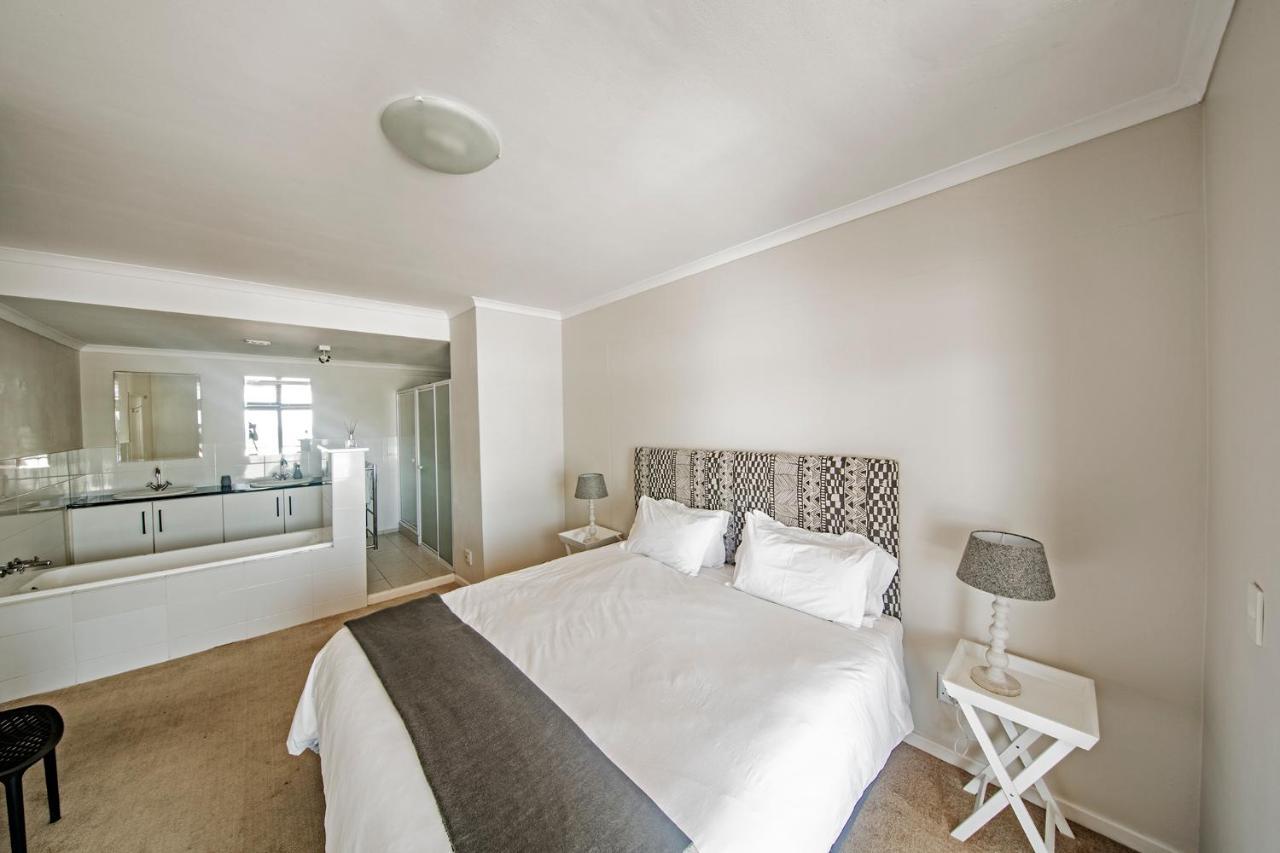 Surferscorner Self Catering Apartments Muizenberg Kültér fotó