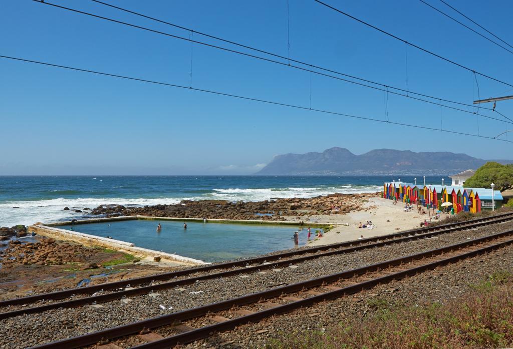 Surferscorner Self Catering Apartments Muizenberg Kültér fotó